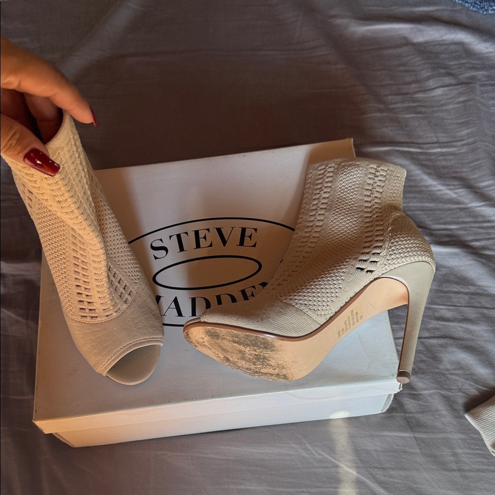 Steve Madden Women's Beige Knit Peep-Toe Heels